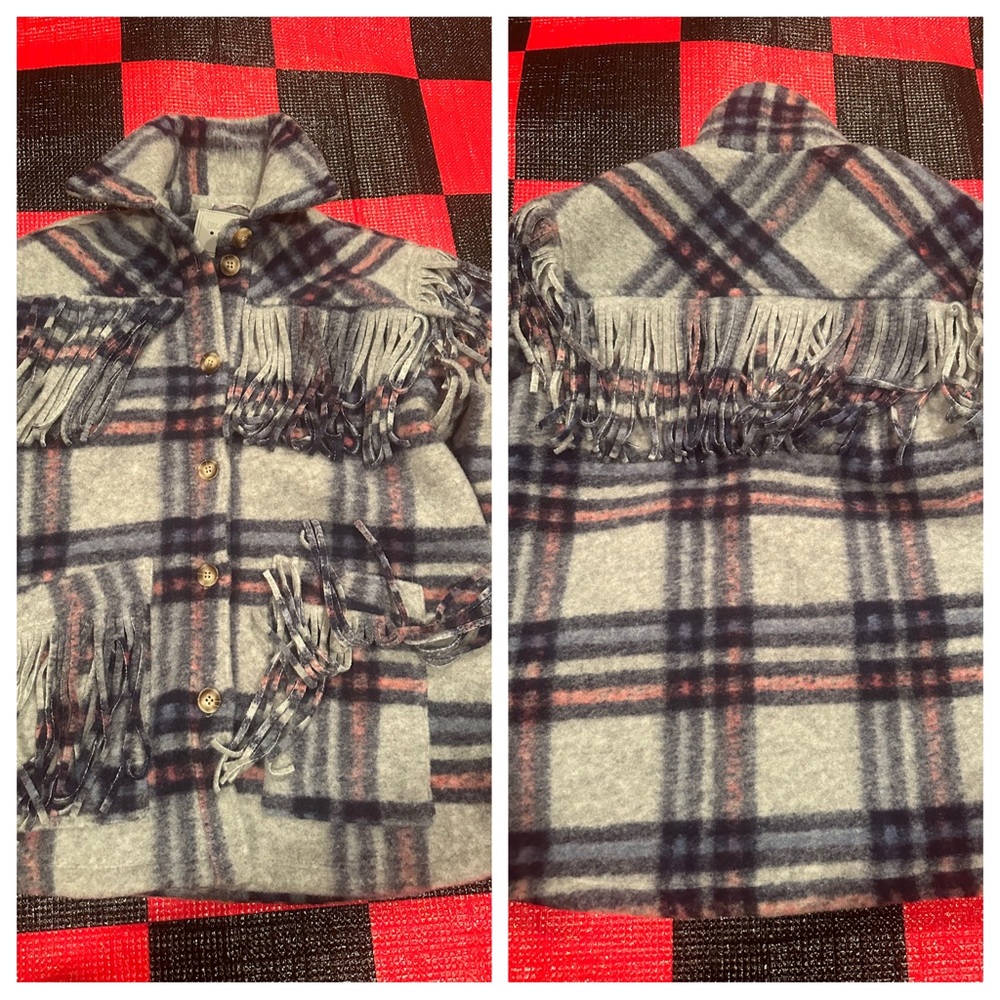 NWT BlankNYC flannel sweater with tassels
size XS
Polyester/Spandex